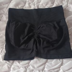 Black Scrunchy Butt Women's Active Shorts